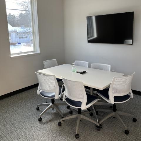 tiny room with window, TV, table, 6 chairs